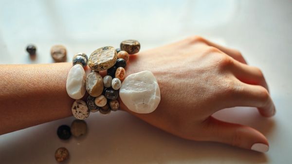 Guide pratique des bracelets en pierres naturelles : styles et soins