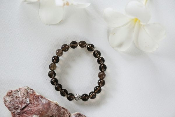 Guide pratique des bracelets en pierres naturelles : styles et soins